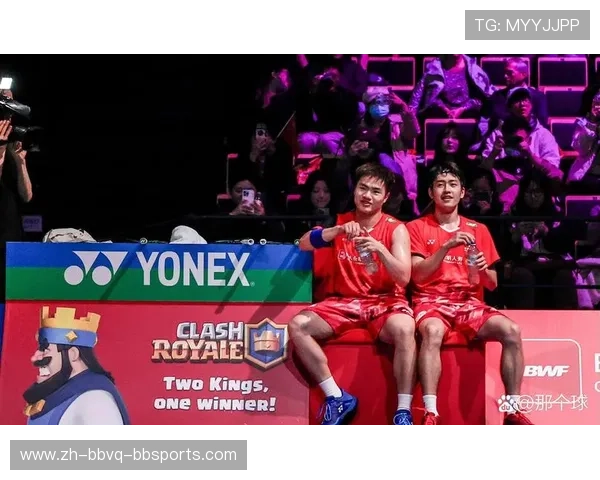 羽毛球赛场激情呐喊：得分瞬间的热血与荣耀